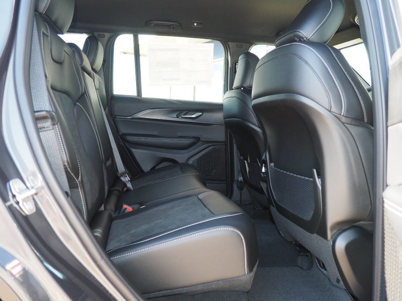 New 2025 Jeep Grand Cherokee Altitude image 13