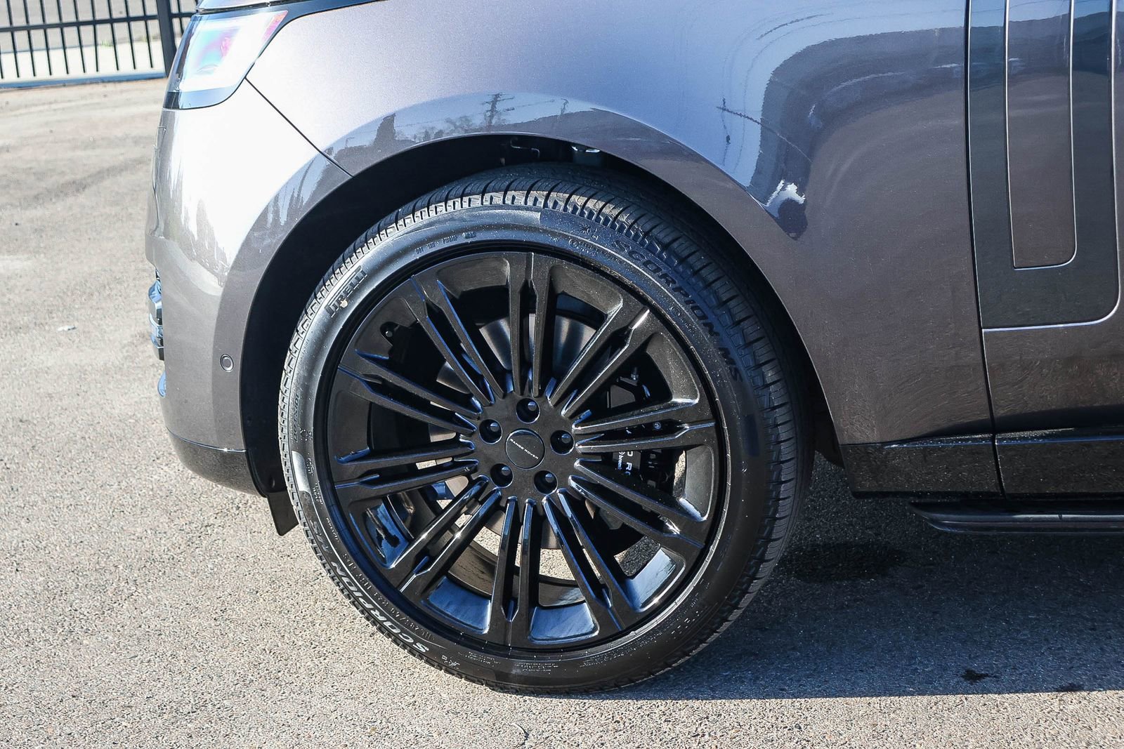 New 2026 Land Rover Range Rover SE image 9