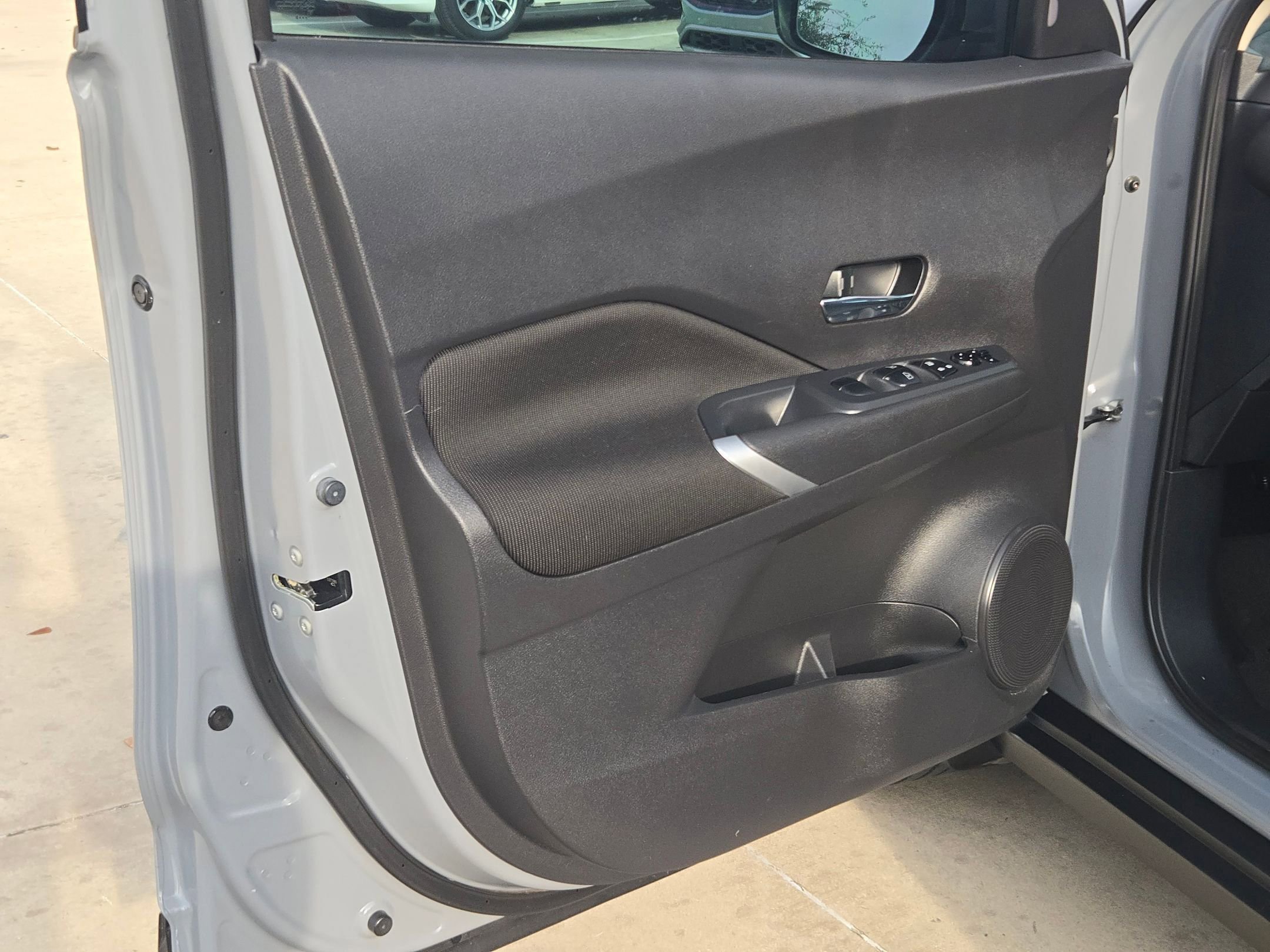 Used 2023 Nissan Kicks SV image 11