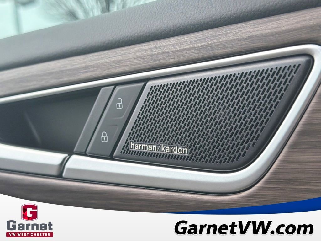 Used 2025 Volkswagen Atlas SEL Premium R-Line image 41