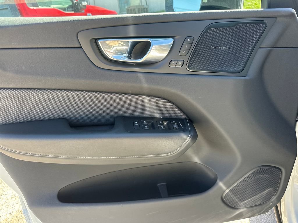 Used 2021 Volvo XC60 T5 R-Design image 12