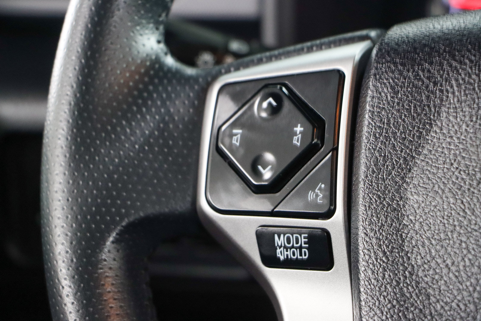 Used 2022 Toyota 4Runner Limited AWD/4WD image 13