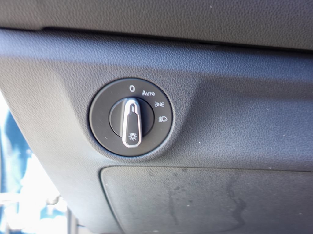 Certified 2025 Volkswagen Jetta Sport FWD image 16