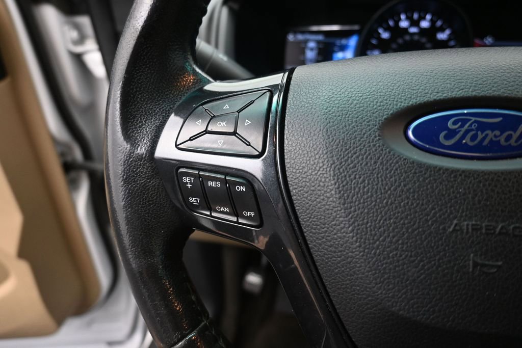 Used 2016 Ford Explorer XLT w/ Equipment Group 201A FWD image 29