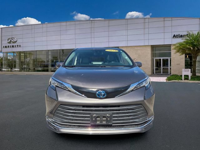 Used 2023 Toyota Sienna XLE FWD image 3