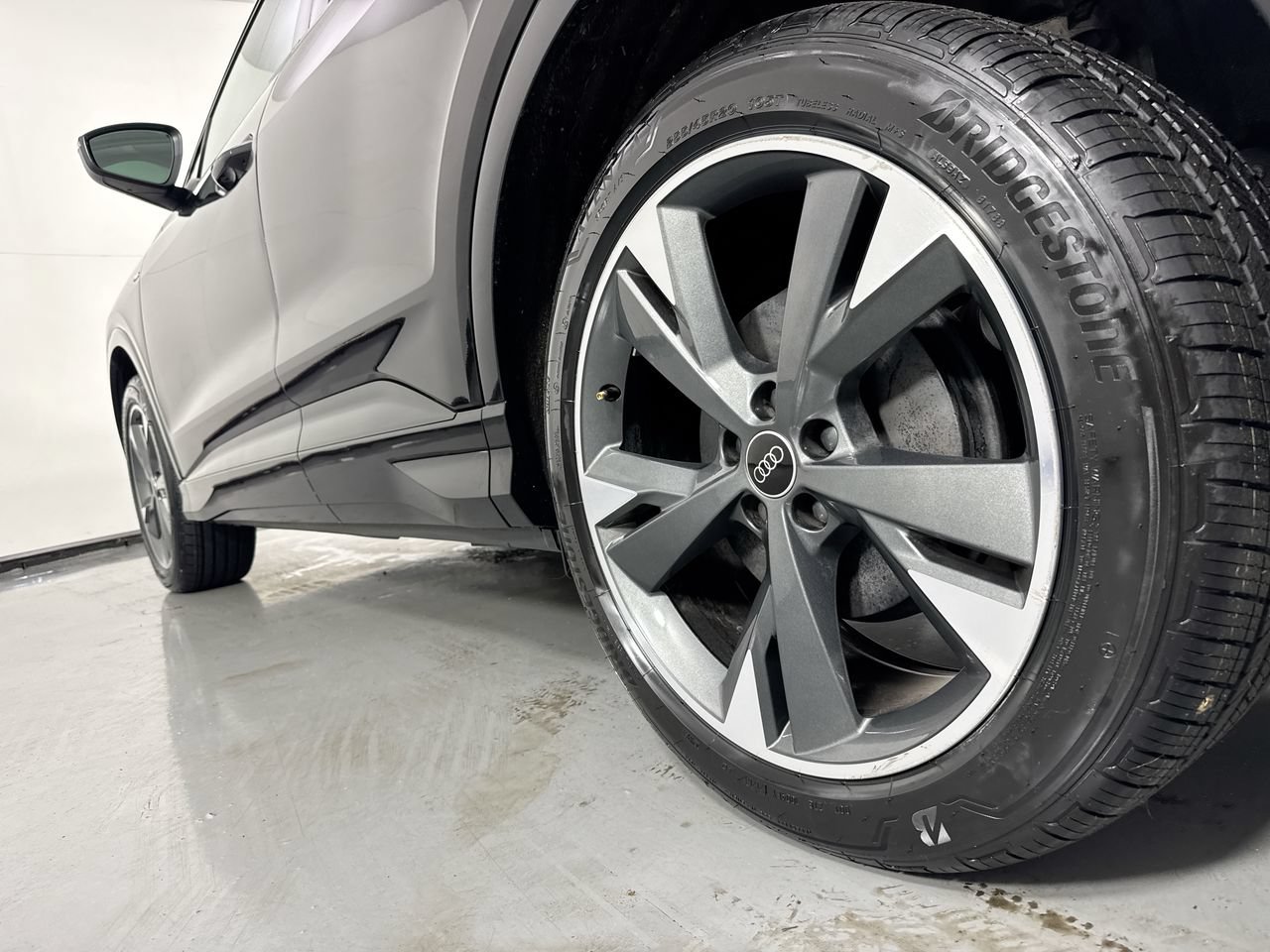 Used 2023 Audi Q4 e-tron Premium Plus w/ Premium Plus AWD/4WD image 3