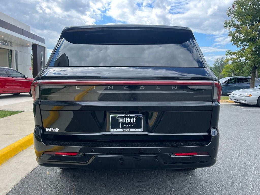 Used 2025 Lincoln Navigator Black Label AWD/4WD image 7