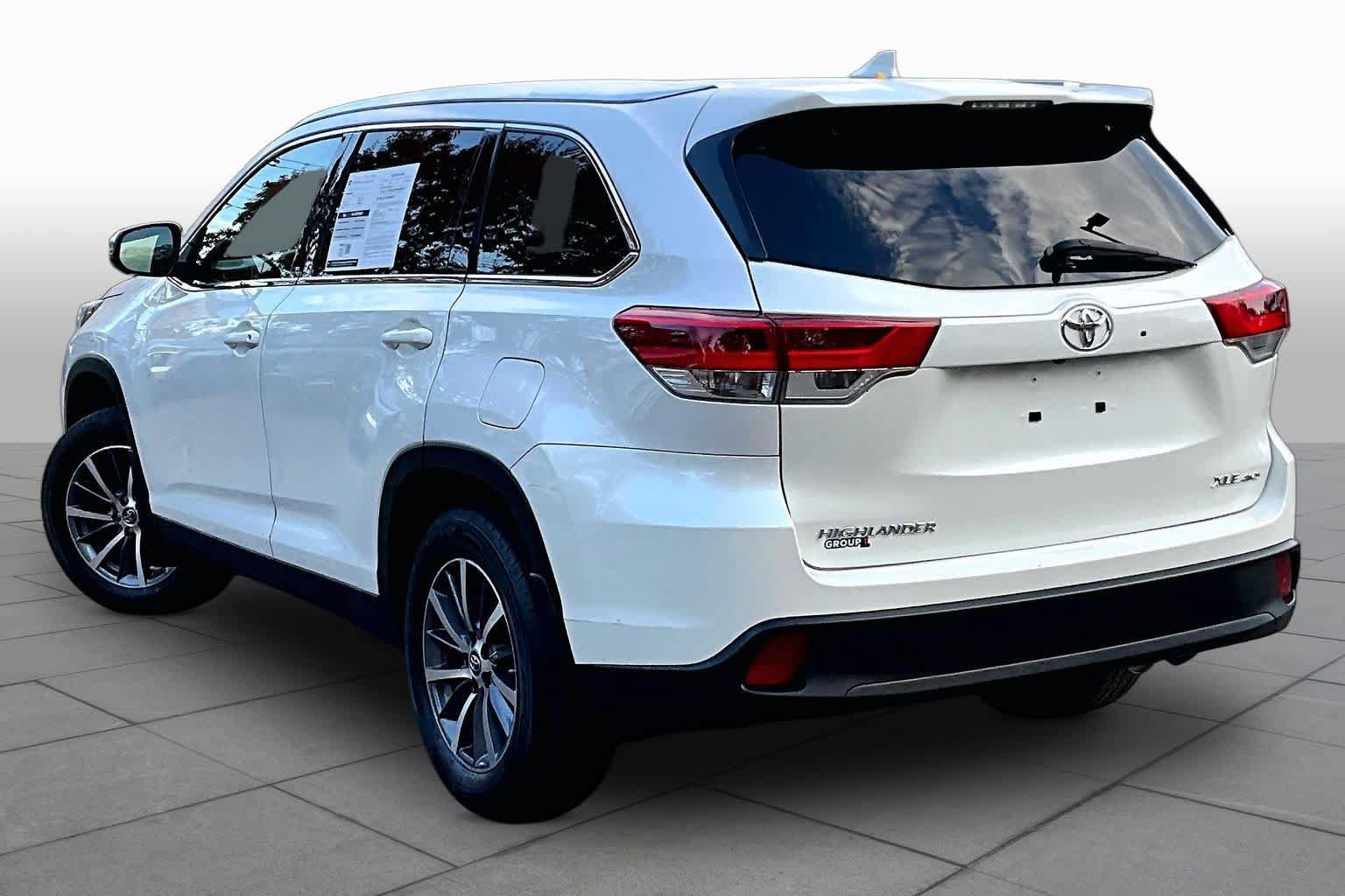 Used 2019 Toyota Highlander XLE AWD/4WD image 12