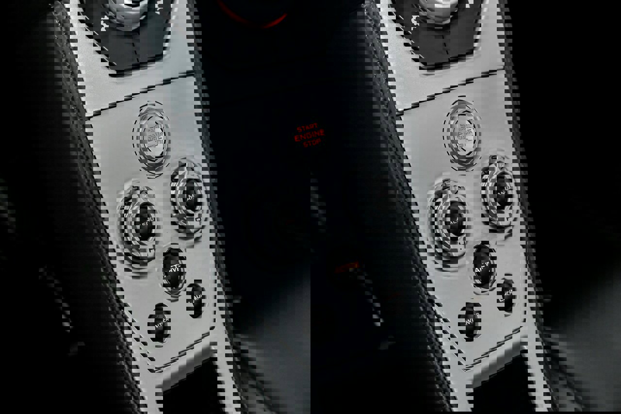 Used 2015 McLaren 650S Spider image 36