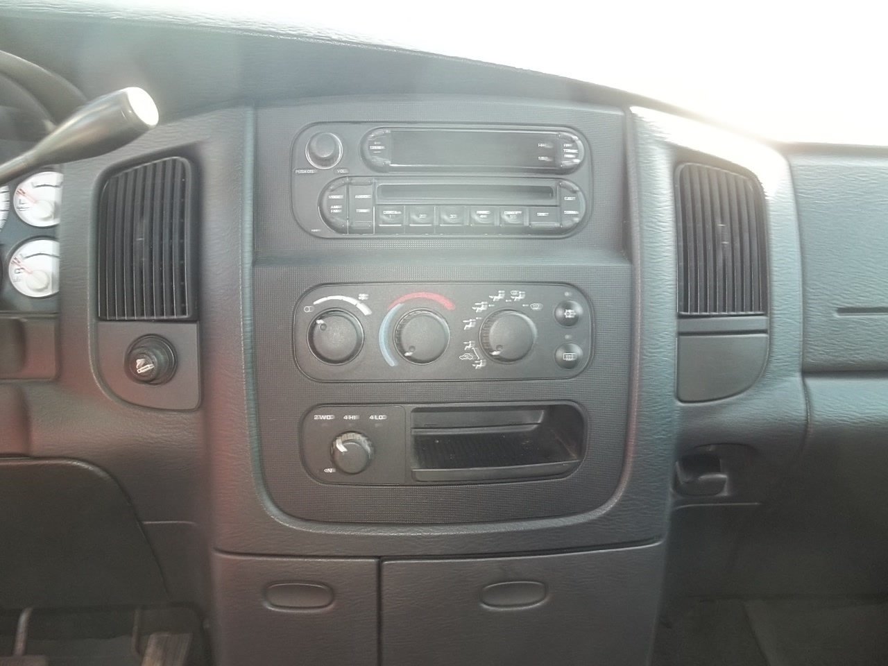 Used 2005 Dodge Ram 1500 Truck SLT w/ Trailer Tow Group AWD/4WD image 9