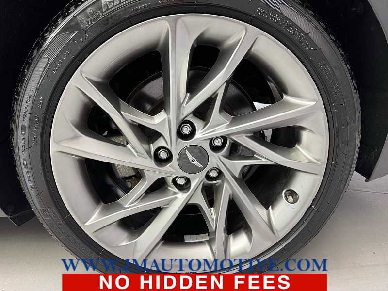 Used 2022 Genesis G70 2.0T image 9