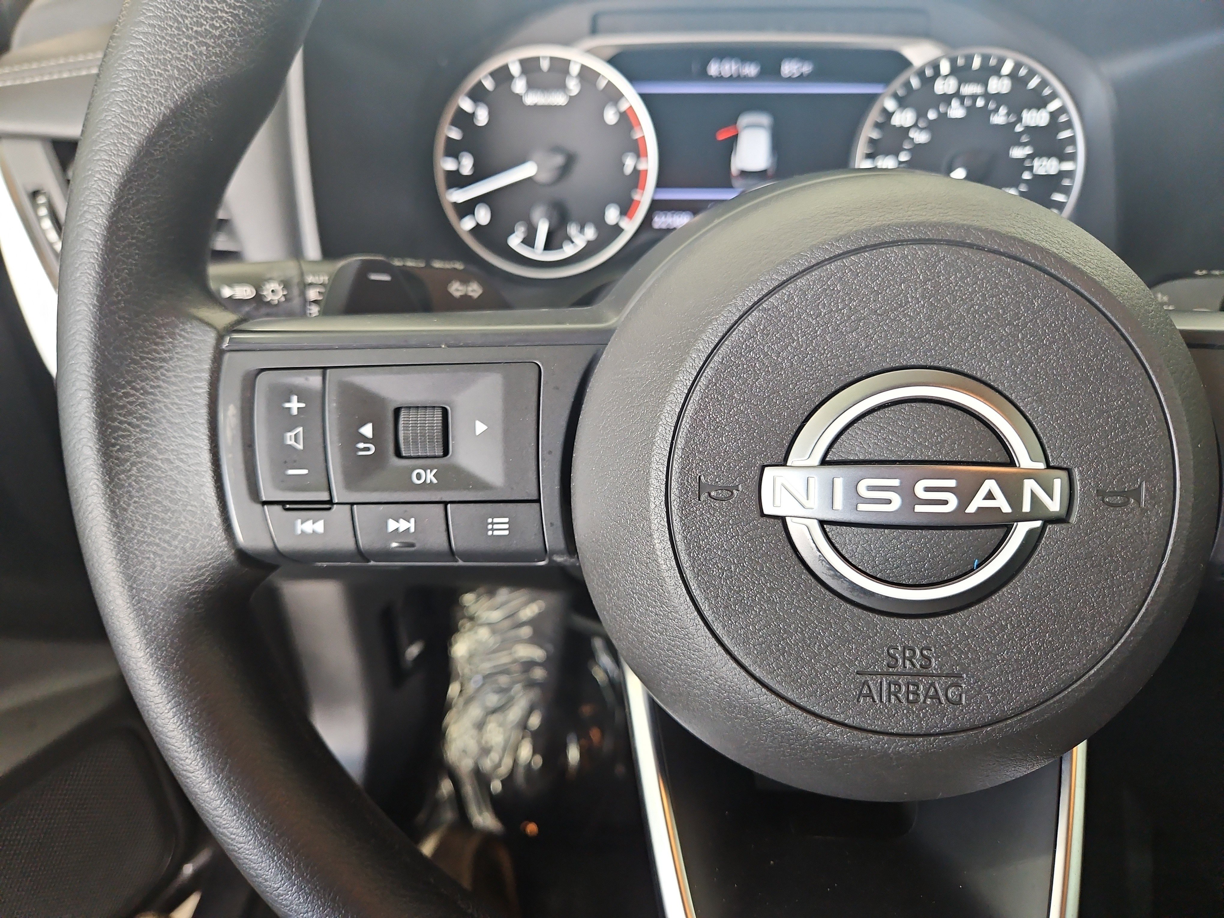 Used 2024 Nissan Rogue S image 14