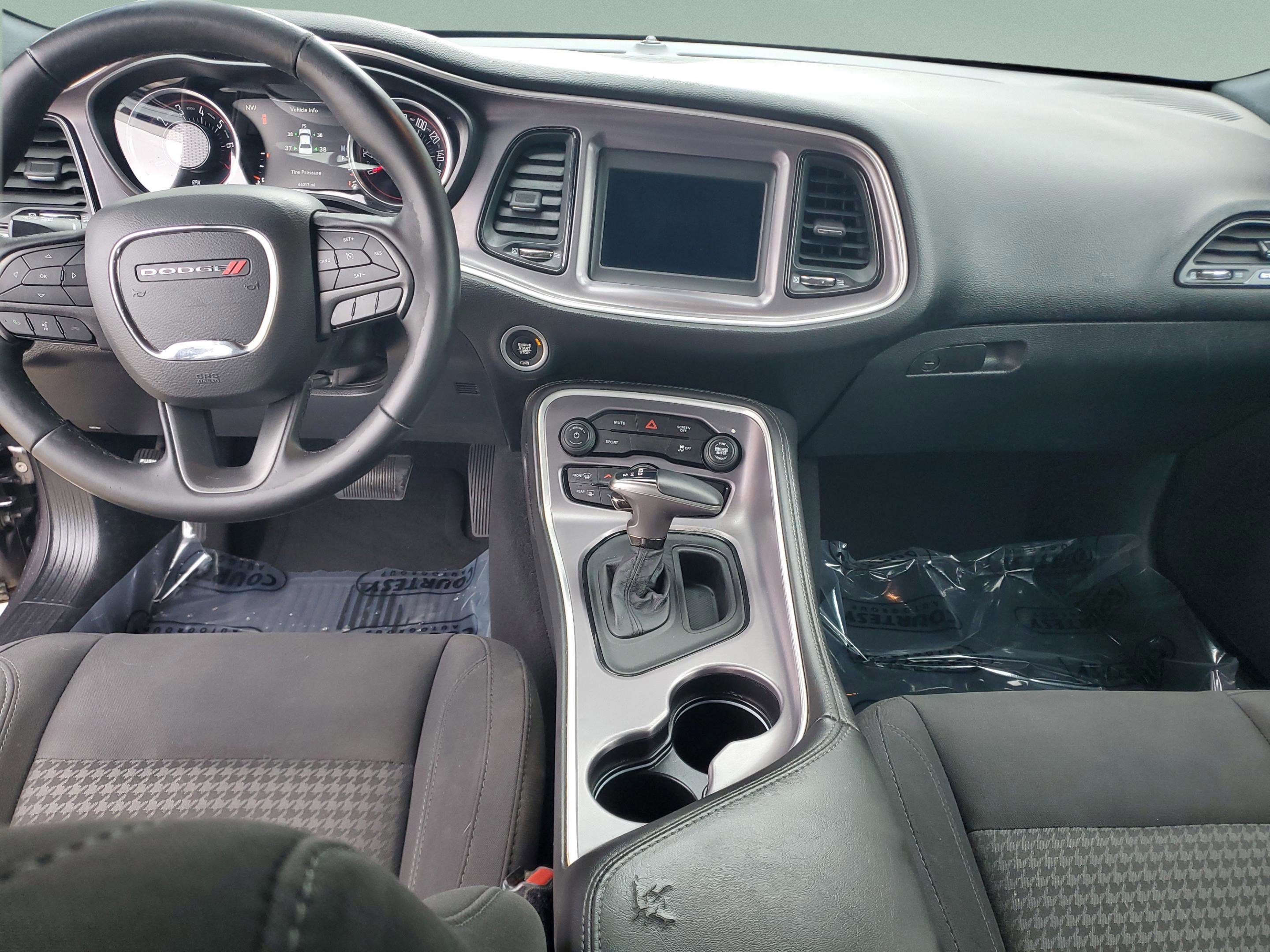 Used 2019 Dodge Challenger SXT image 10