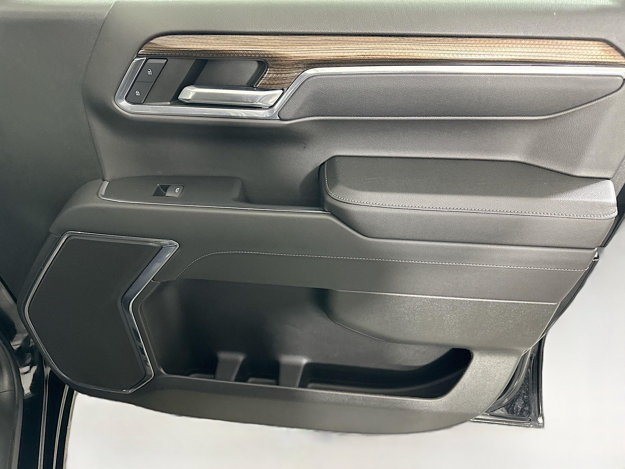 Used 2023 Chevrolet Silverado 1500 LT AWD/4WD image 29