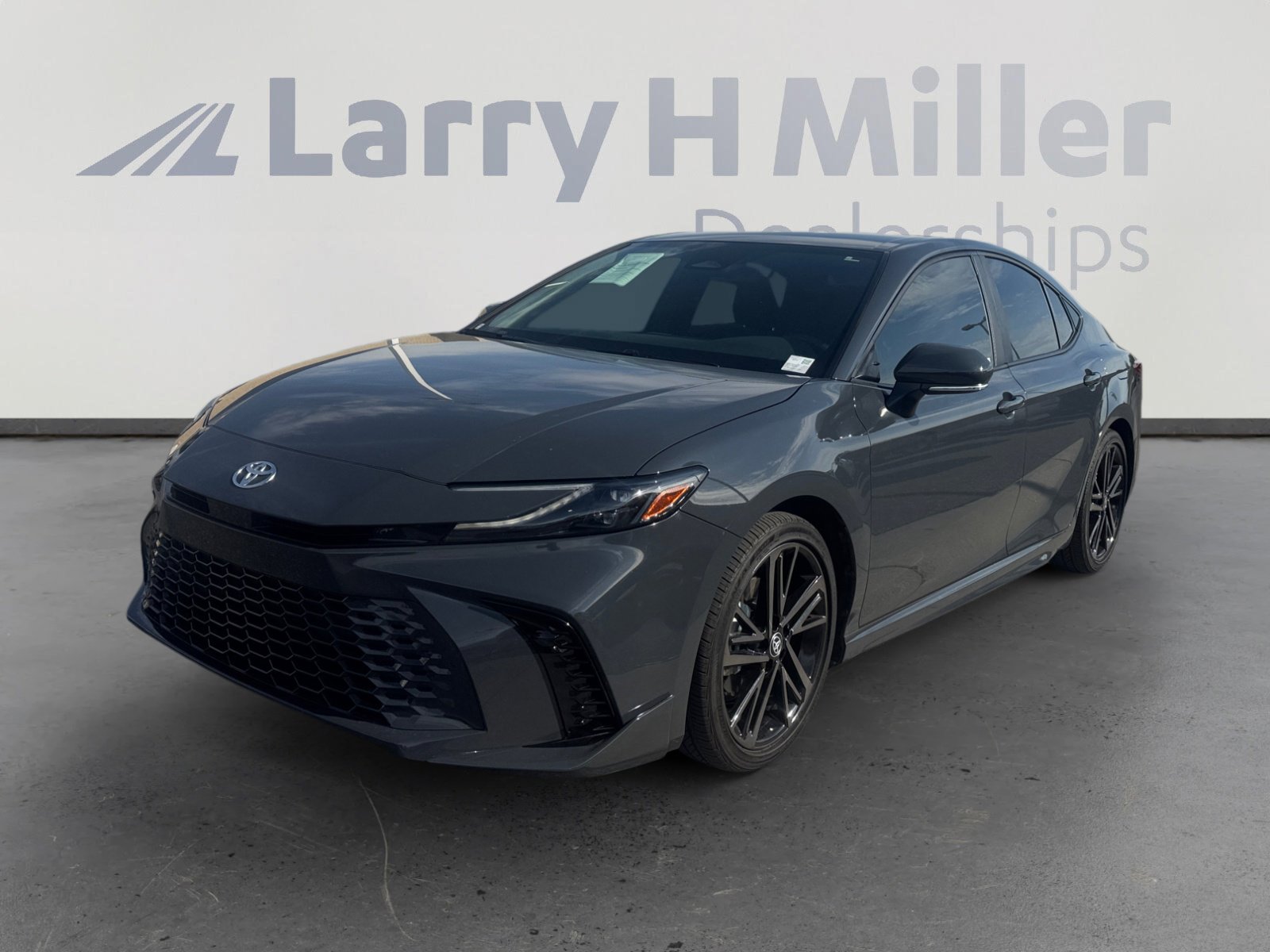 Used 2025 Toyota Camry XSE image 1