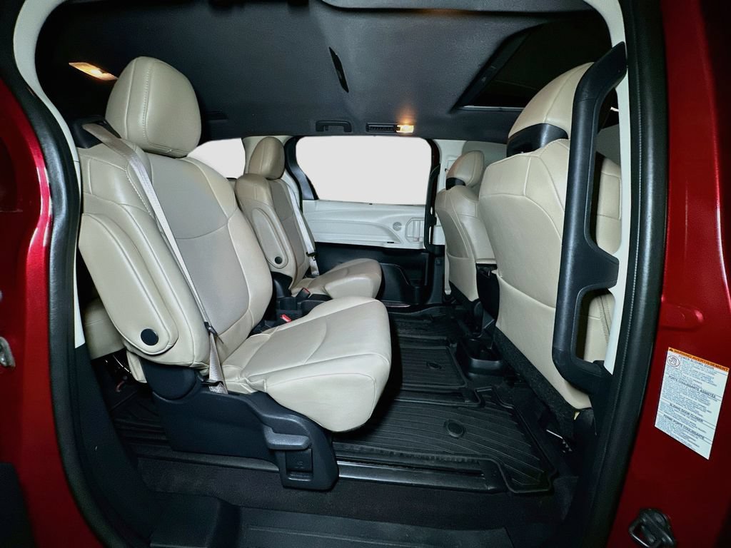Used 2023 Toyota Sienna XLE AWD/4WD image 36