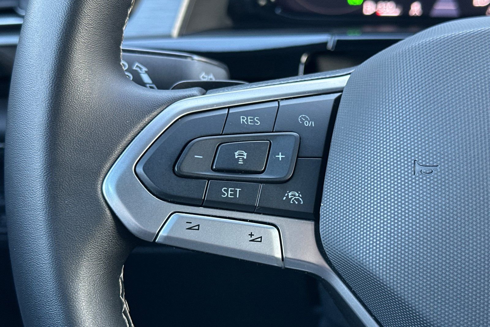 Used 2025 Volkswagen Atlas Cross Sport SE image 26