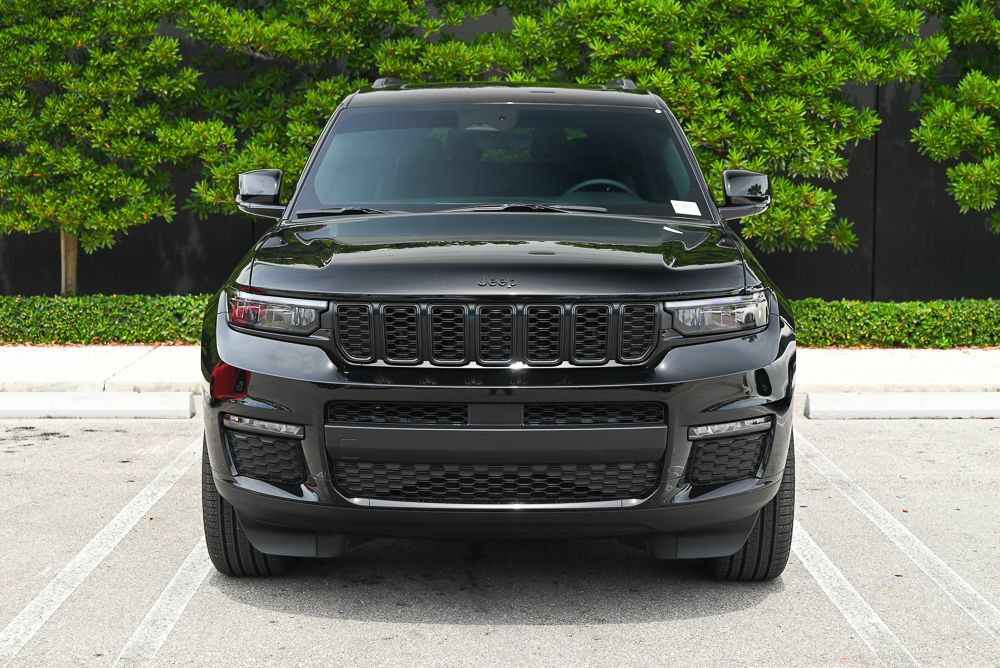 Used 2025 Jeep Grand Cherokee L Limited AWD/4WD image 2