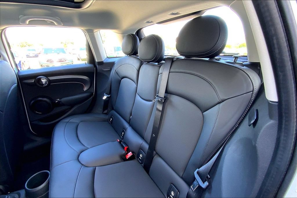 Certified 2024 MINI Cooper 4-Door Hardtop FWD image 28