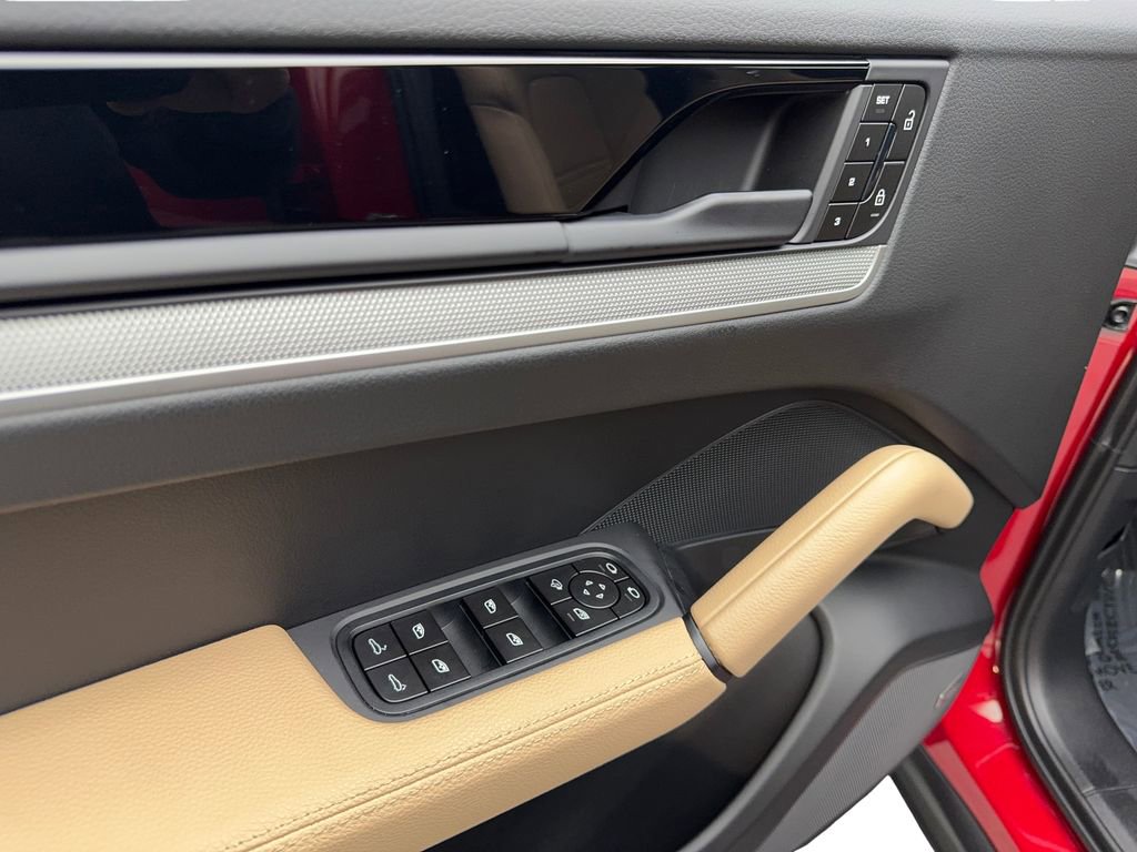 Used 2026 Porsche Cayenne Coupe image 32