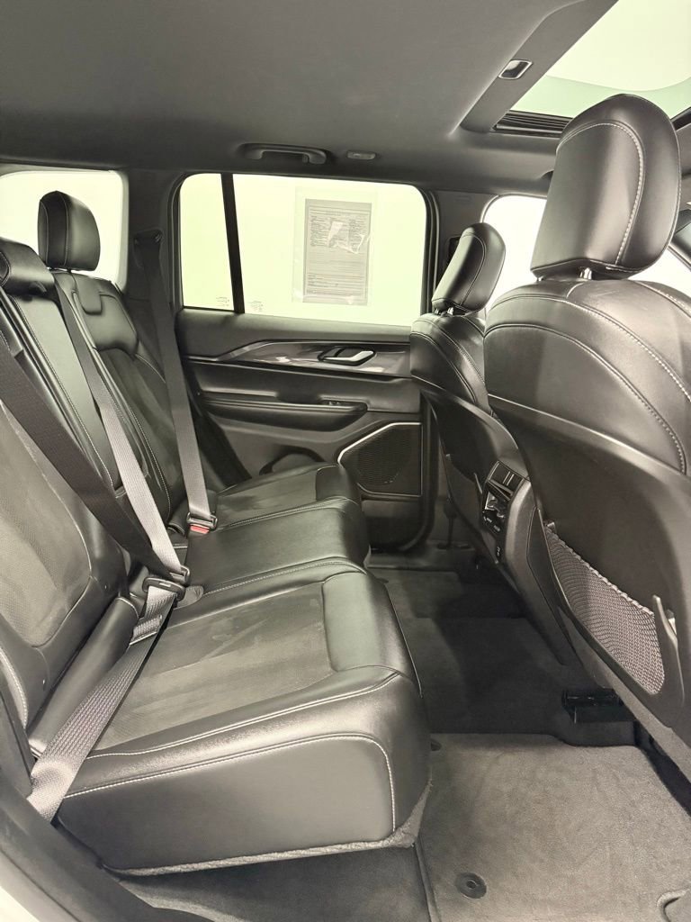 Used 2022 Jeep Grand Cherokee Altitude image 19