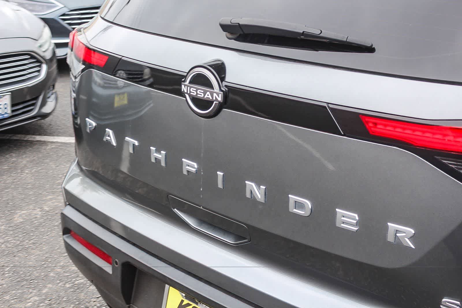 Used 2022 Nissan Pathfinder SV FWD image 9