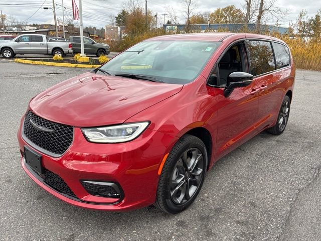 New 2026 Chrysler Pacifica Select image 3
