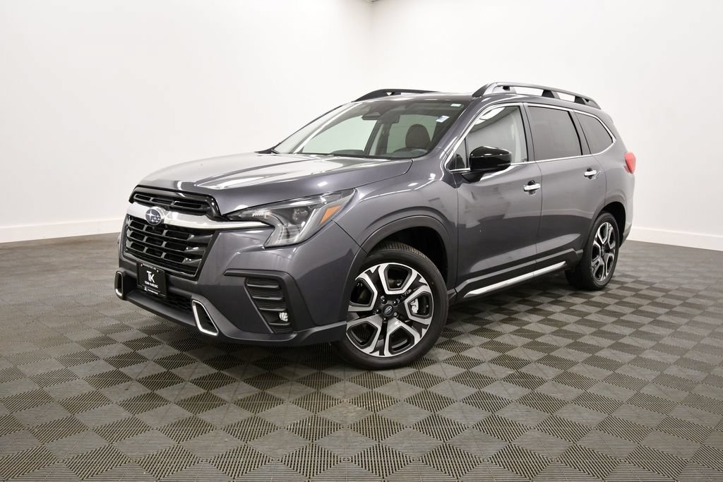 Used 2025 Subaru Ascent Touring AWD/4WD image 2