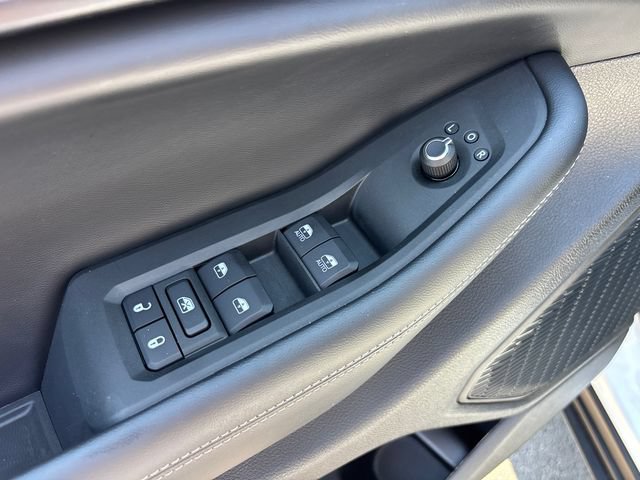 Used 2025 Jeep Grand Cherokee L Laredo w/ Luxury Tech Group I AWD/4WD image 16