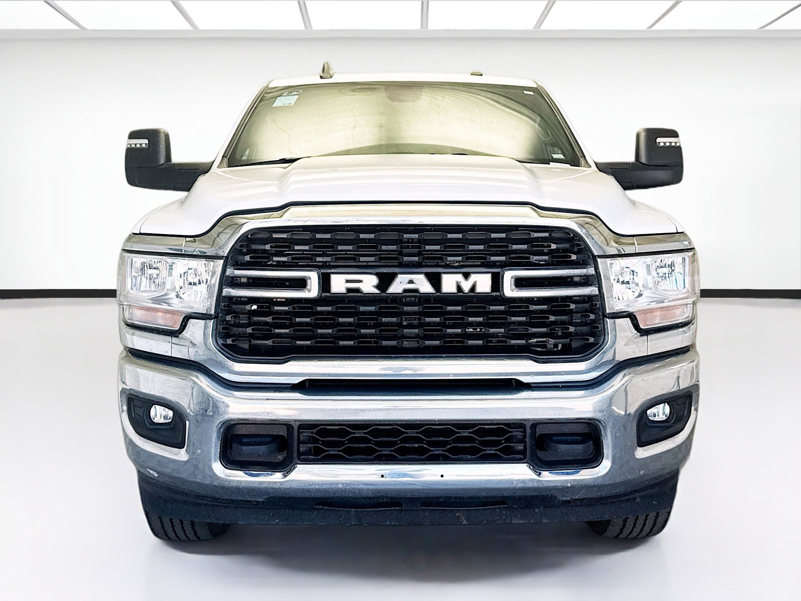 Used 2024 RAM 3500 Big Horn image 2