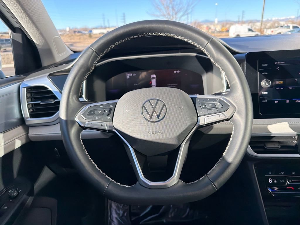 Certified 2025 Volkswagen Taos SE image 17
