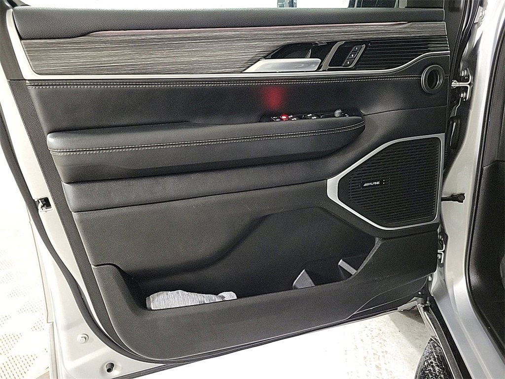 Used 2024 Jeep Wagoneer Series III image 26