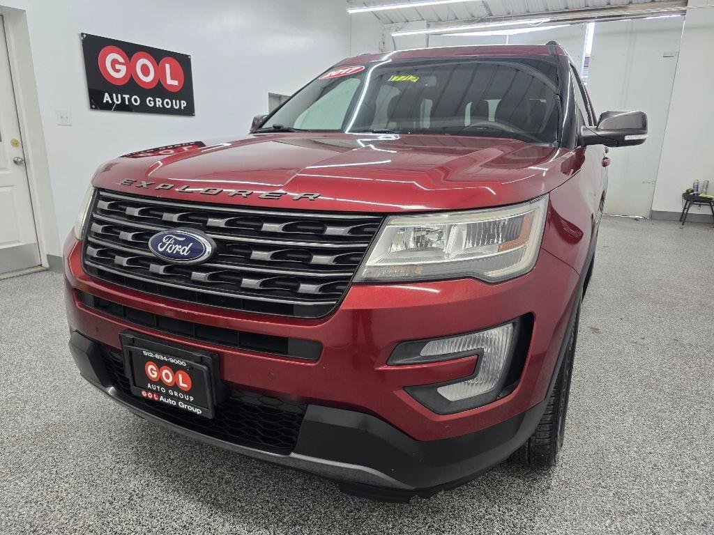 Used 2017 Ford Explorer XLT w/ Equipment Group 202A FWD image 7