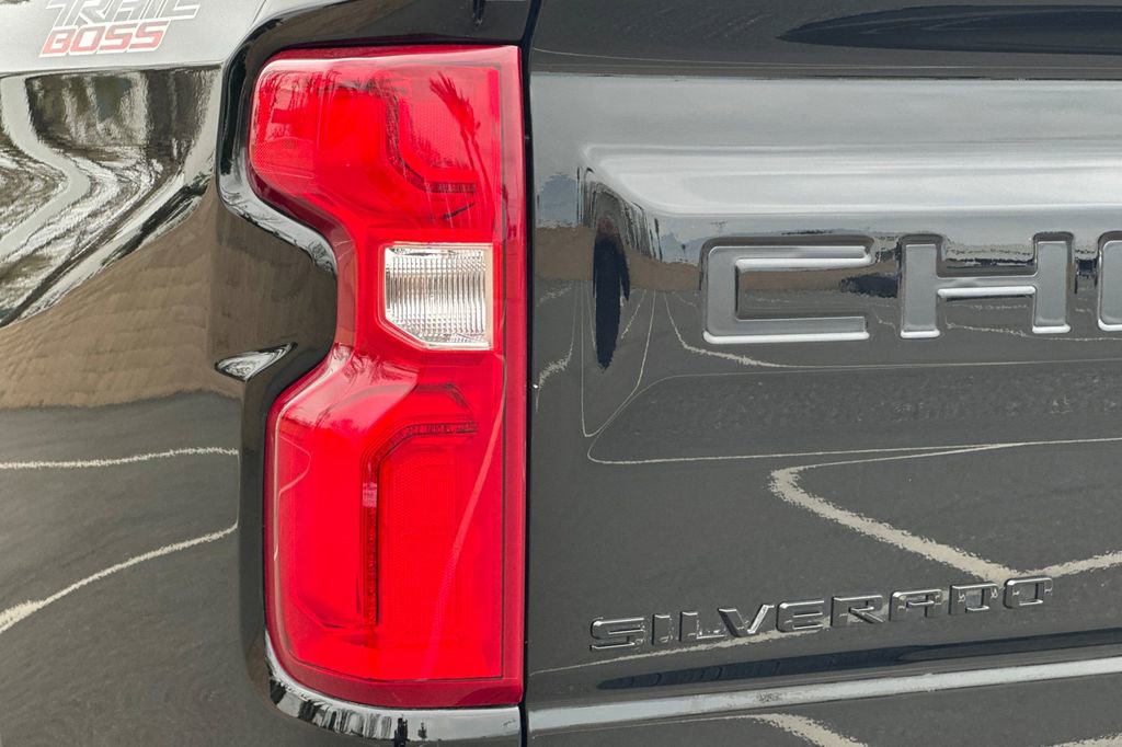 Used 2025 Chevrolet Silverado 1500 LT Trail Boss w/ LPO, Dark Essentials Package image 30