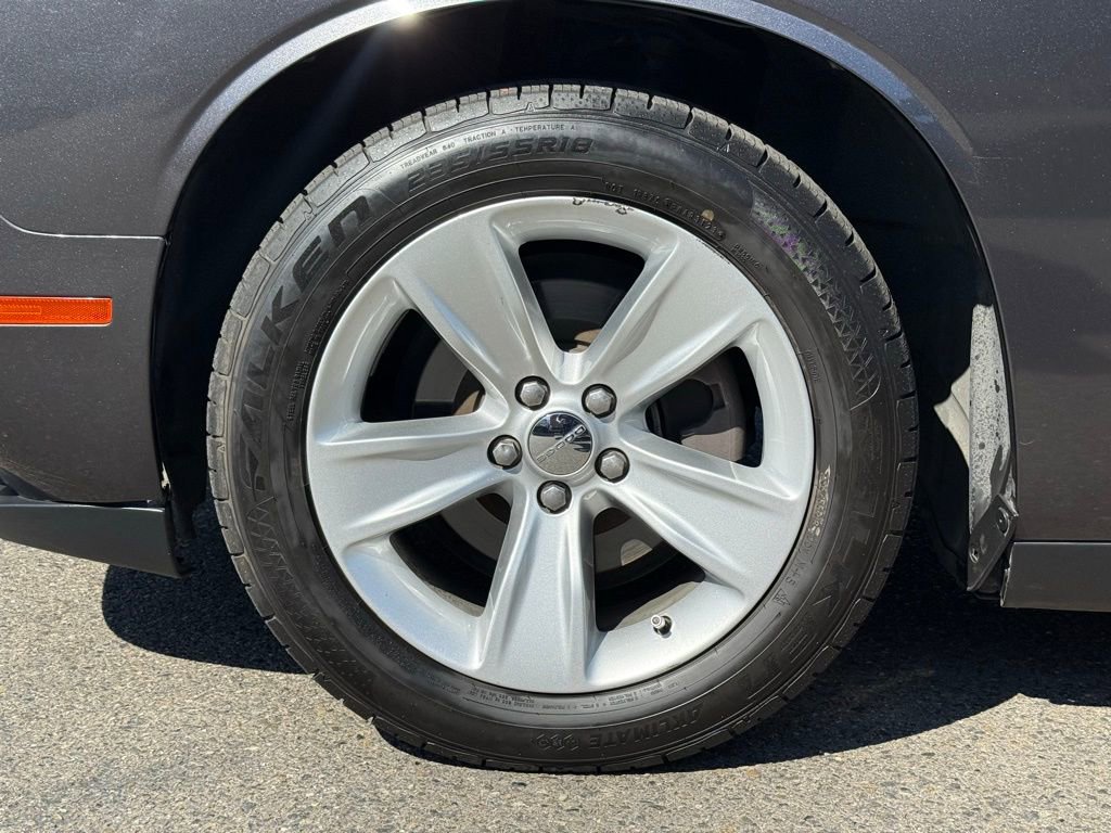 Used 2018 Dodge Challenger SXT image 14