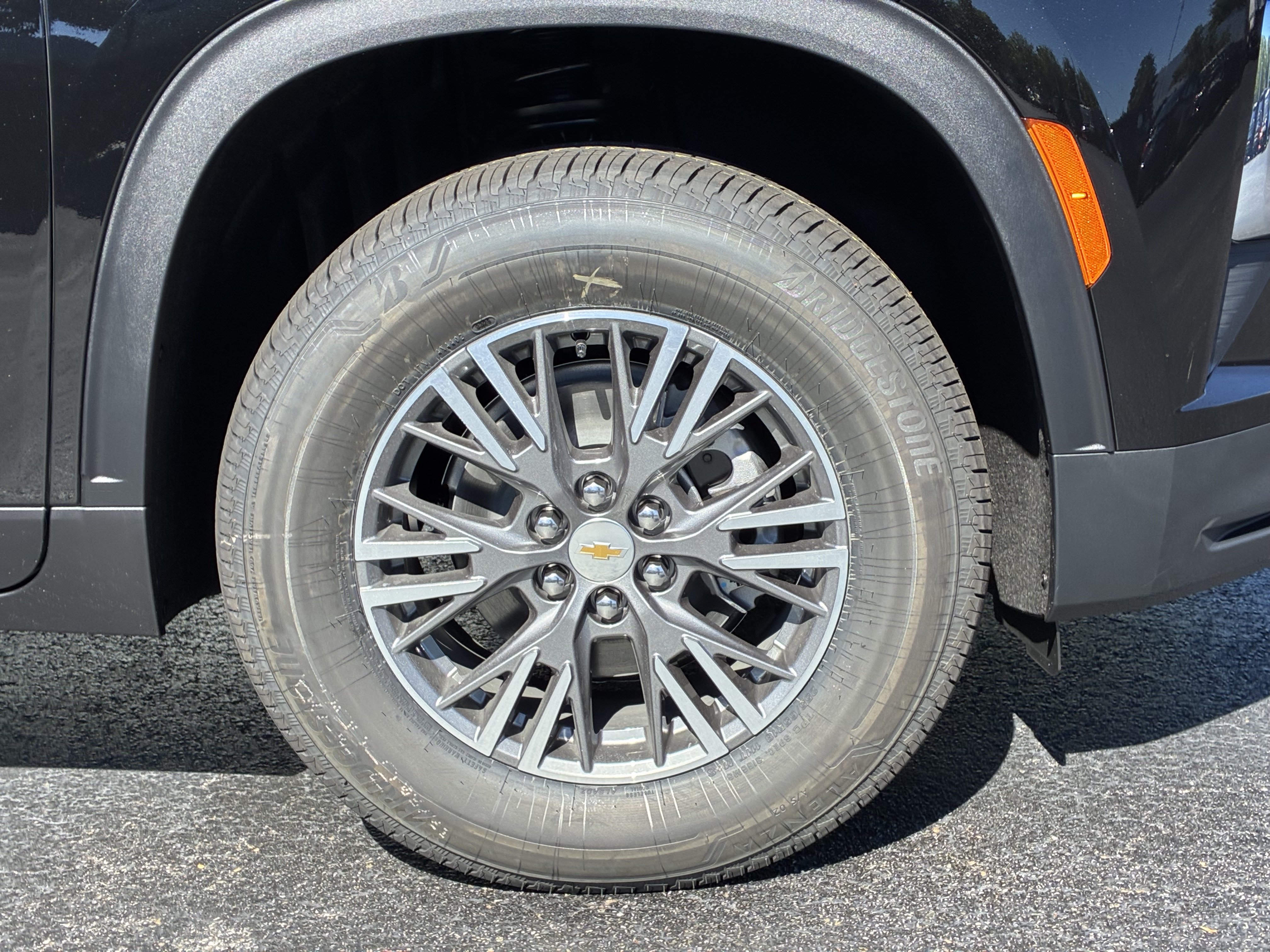 New 2027 Chevrolet Traverse LT FWD image 6
