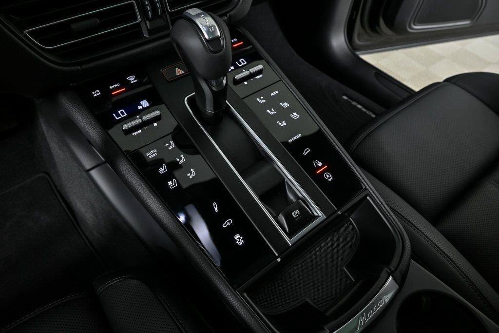 New 2026 Porsche Macan AWD/4WD image 17