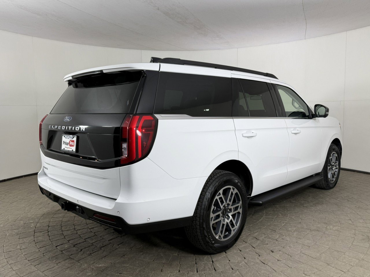 Used 2025 Ford Expedition Active AWD/4WD image 9