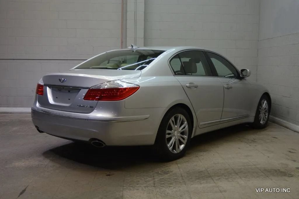 Used 2010 Hyundai Genesis 4.6 RWD image 4