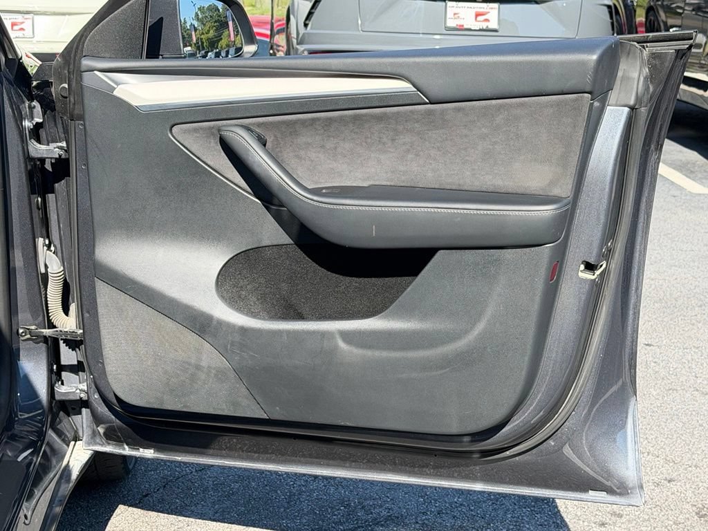 Used 2023 Tesla Model Y Long Range AWD/4WD image 39