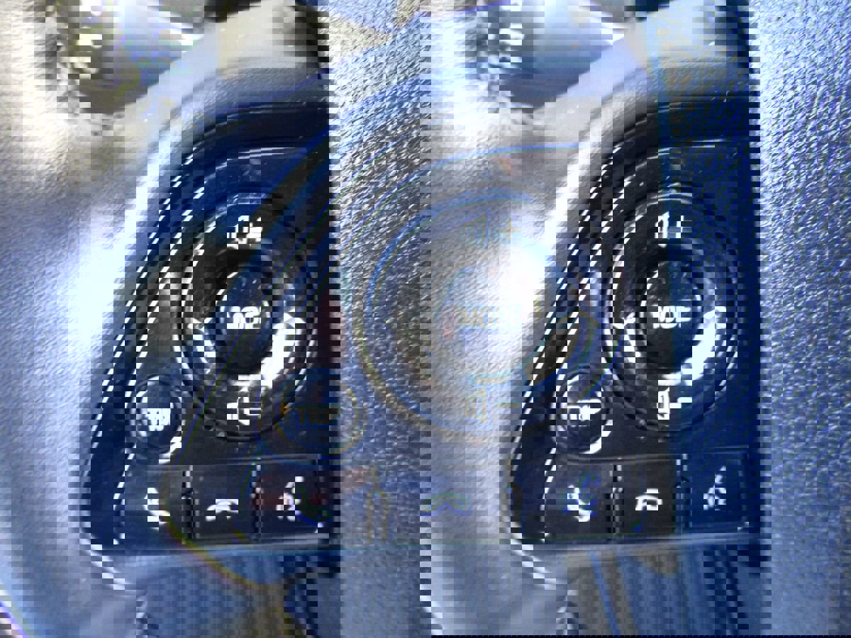 Used 2021 Toyota Prius XLE image 9