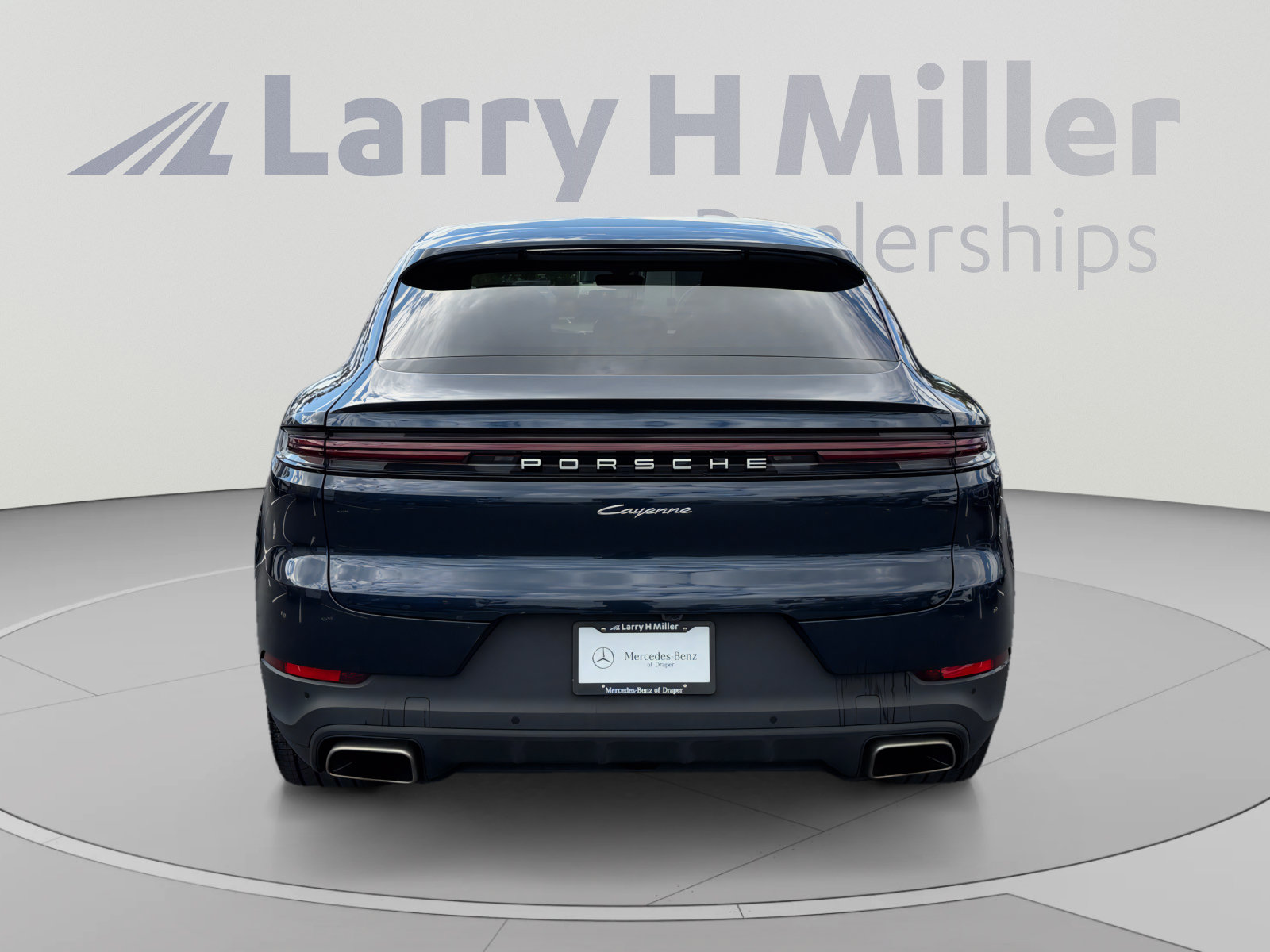 Used 2024 Porsche Cayenne Coupe AWD/4WD image 4