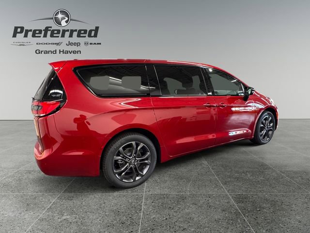New 2026 Chrysler Pacifica Select image 16