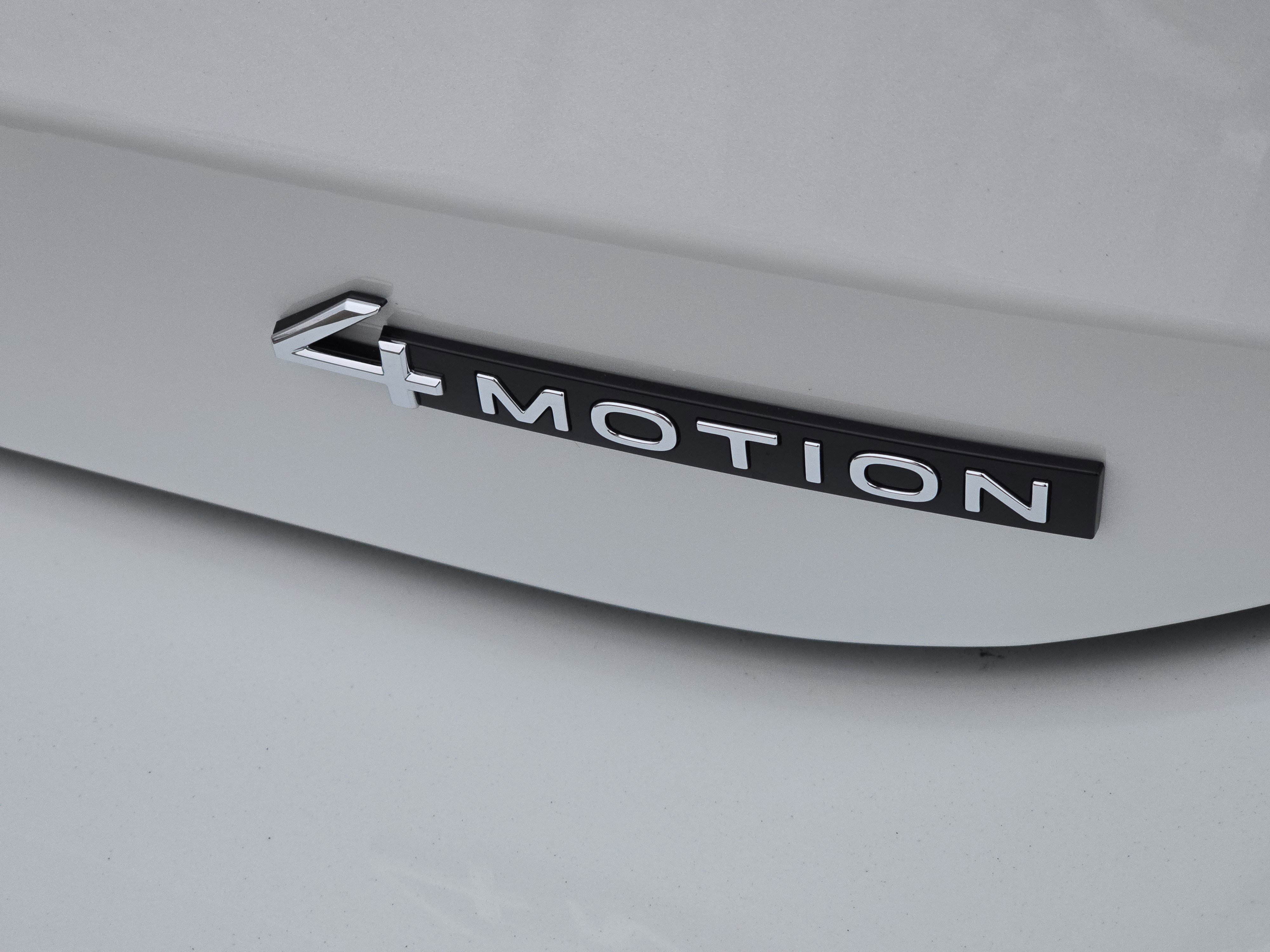 New 2026 Volkswagen Tiguan SE R-Line image 14