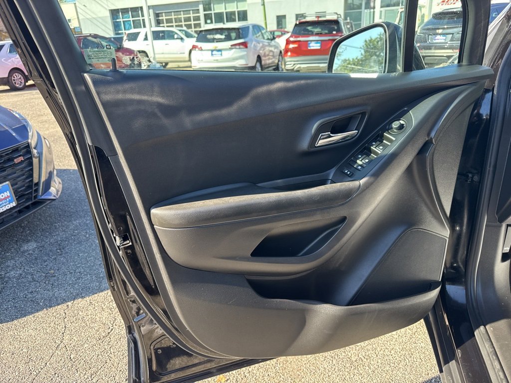 Certified 2021 Chevrolet Trax LT w/ Driver Confidence Package image 13