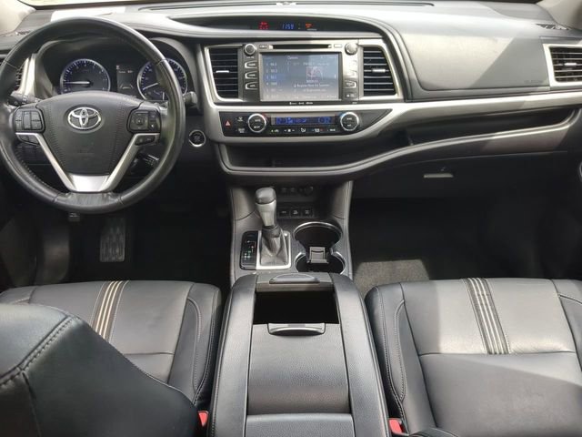 Used 2018 Toyota Highlander SE AWD/4WD image 14