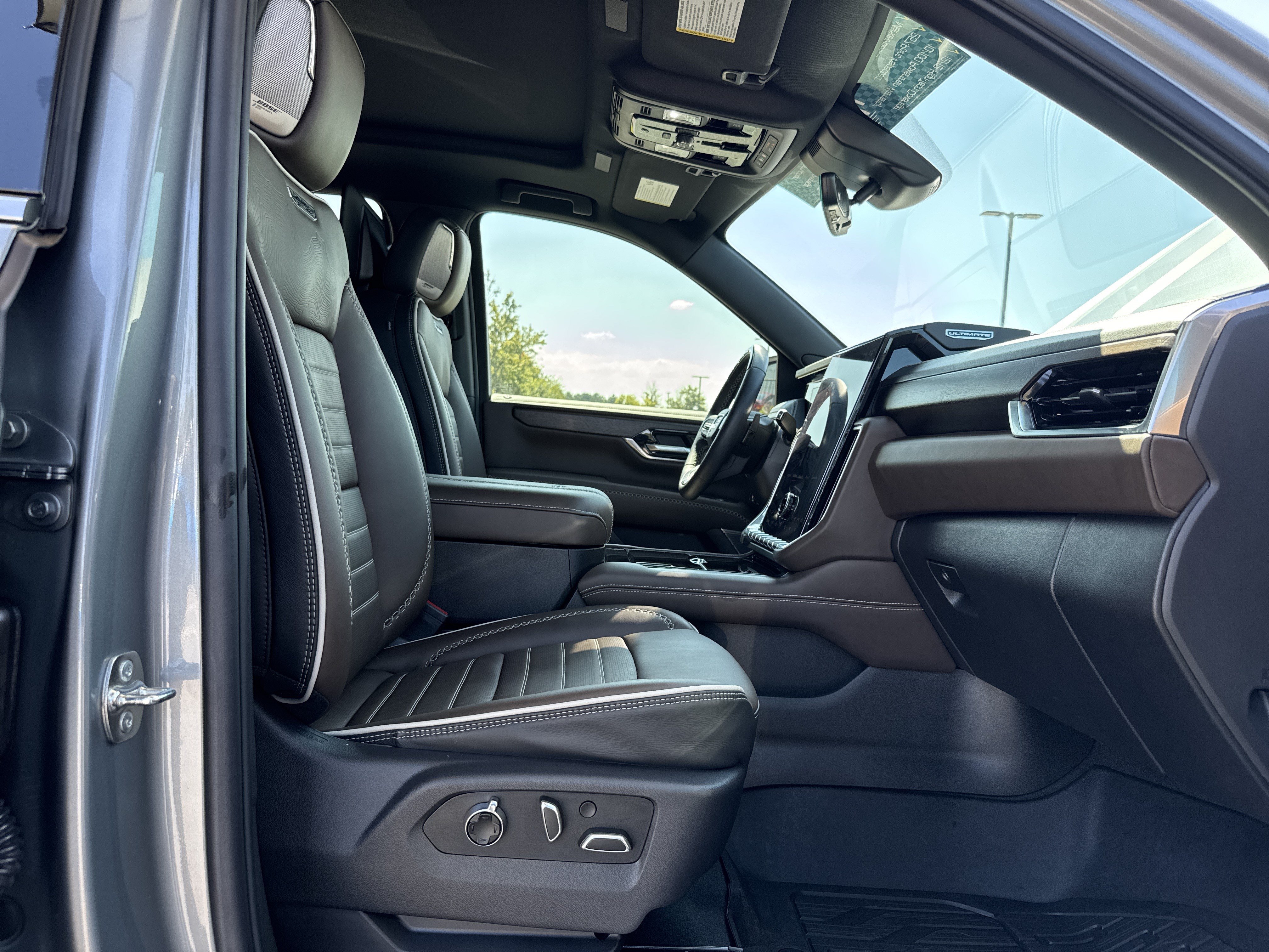 Used 2026 GMC Yukon Denali Ultimate AWD/4WD image 35