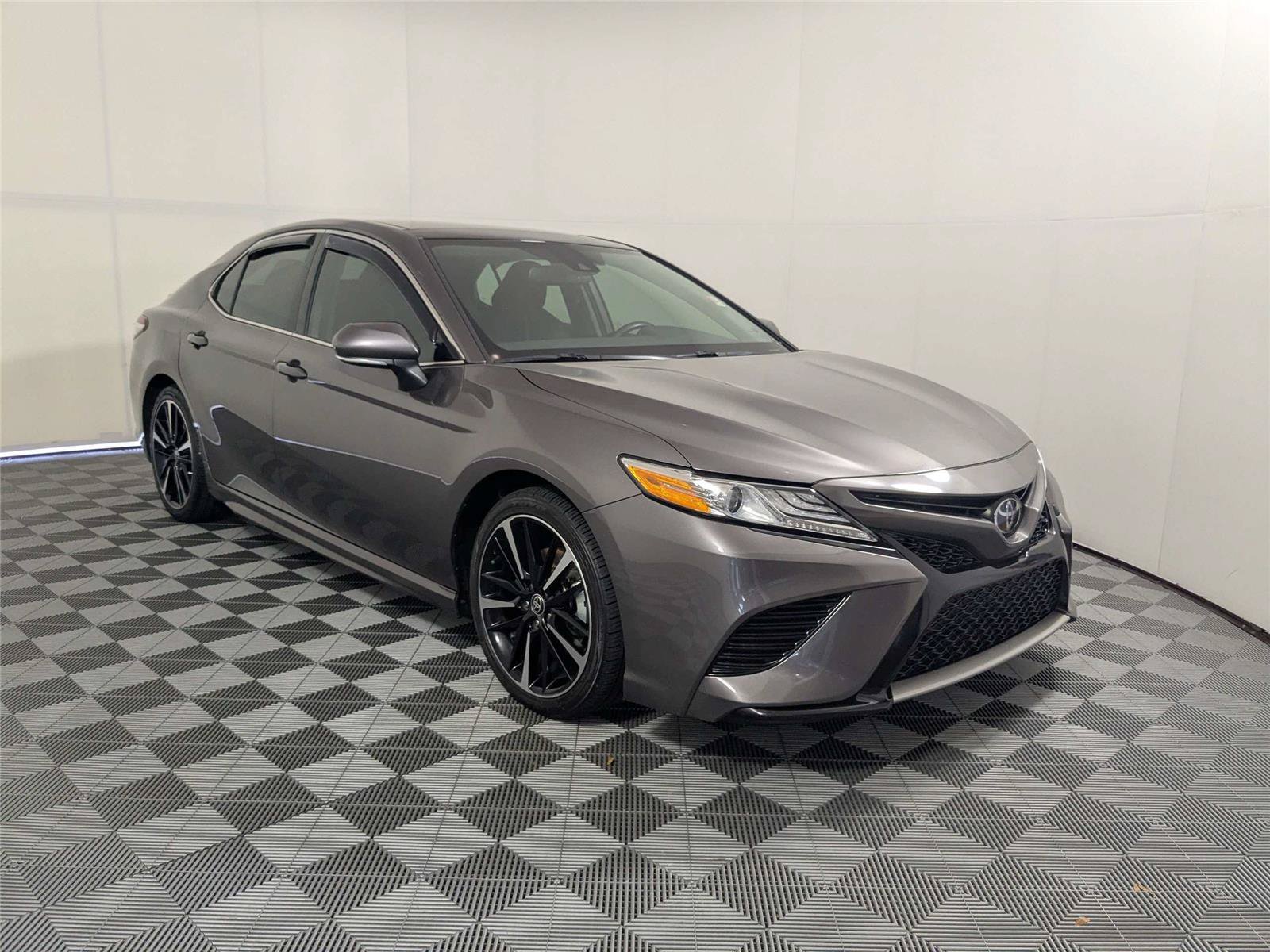 Certified 2020 Toyota Camry XSE FWD image 4
