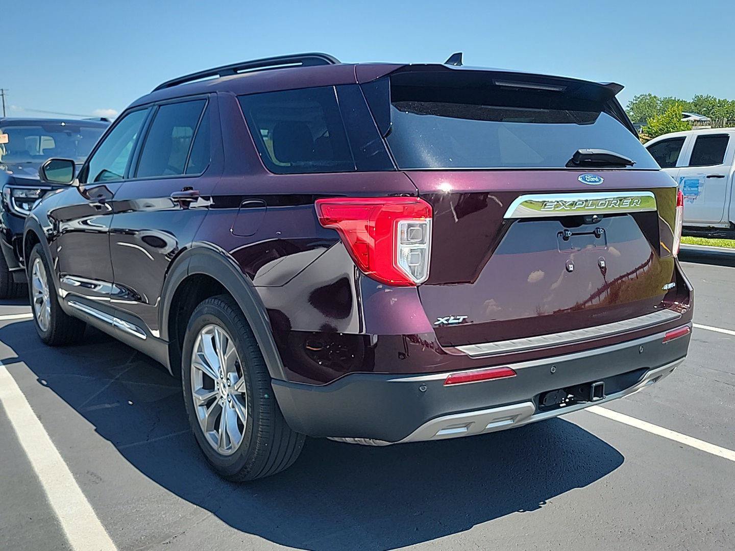 Used 2023 Ford Explorer XLT w/ Equipment Group 202A AWD/4WD image 3