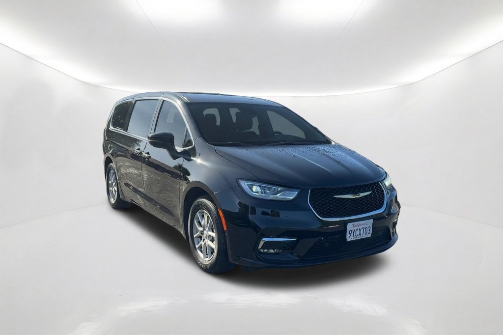Used 2026 Chrysler Pacifica Select FWD image 3